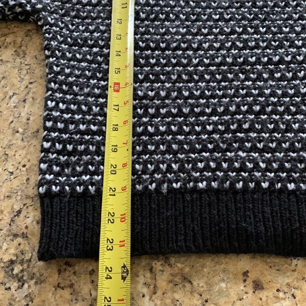Black Sweater Wool Blend Drop Shoulder American Eagle women's medium - Picture 8 of 9